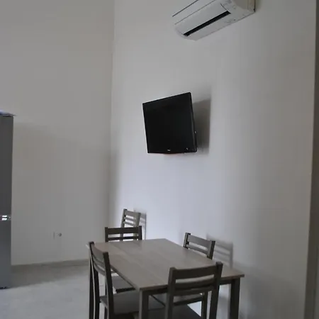 Luxar Aparthotel 3*